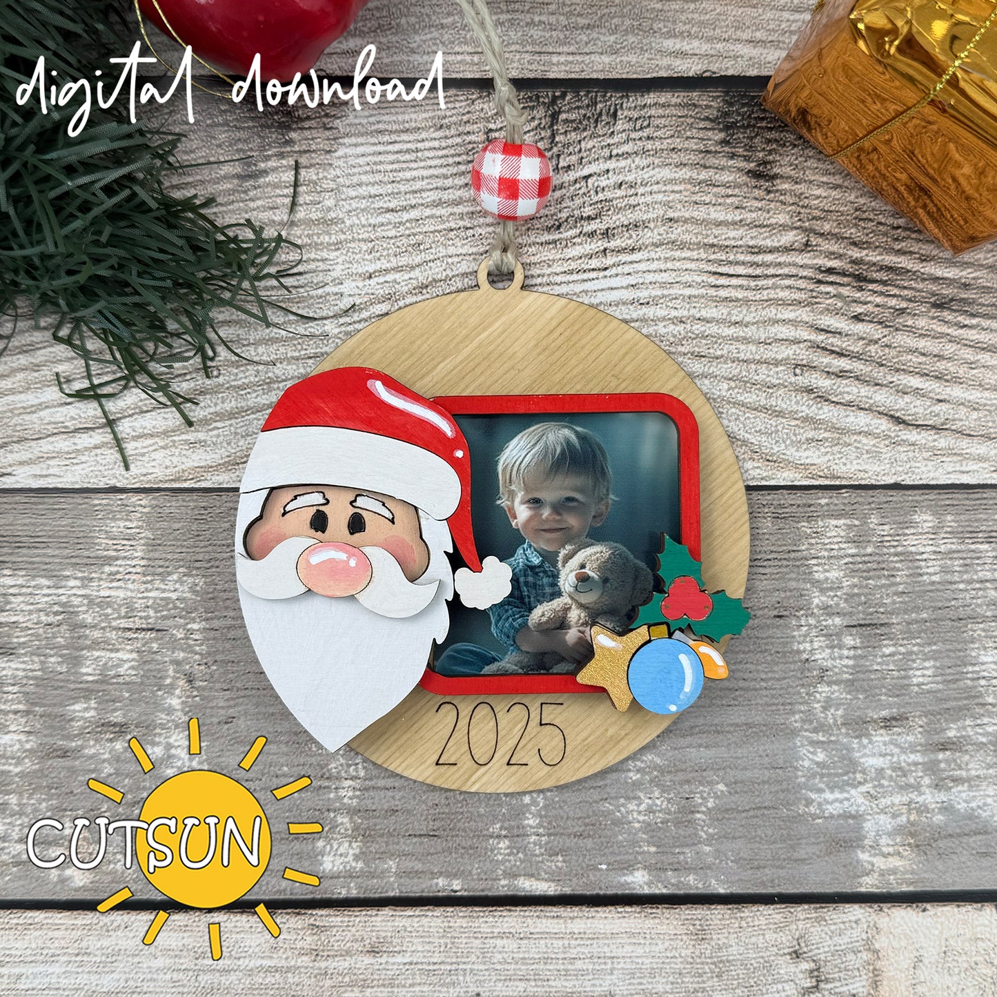 Laser cut Santa photo ornament with space for a 5 x 5 cm picture and “2025” engraving. Digital Christmas keepsake SVG for laser cutters.