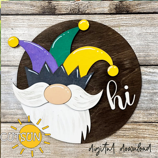 A digital image showing a round door hanger with a cut-out gnome silhouette wearing a jester hat, with the text 'hi' on the right side. The background is a wooden texture, and there is a Cutsun's logo in the corner indicating a digital download.