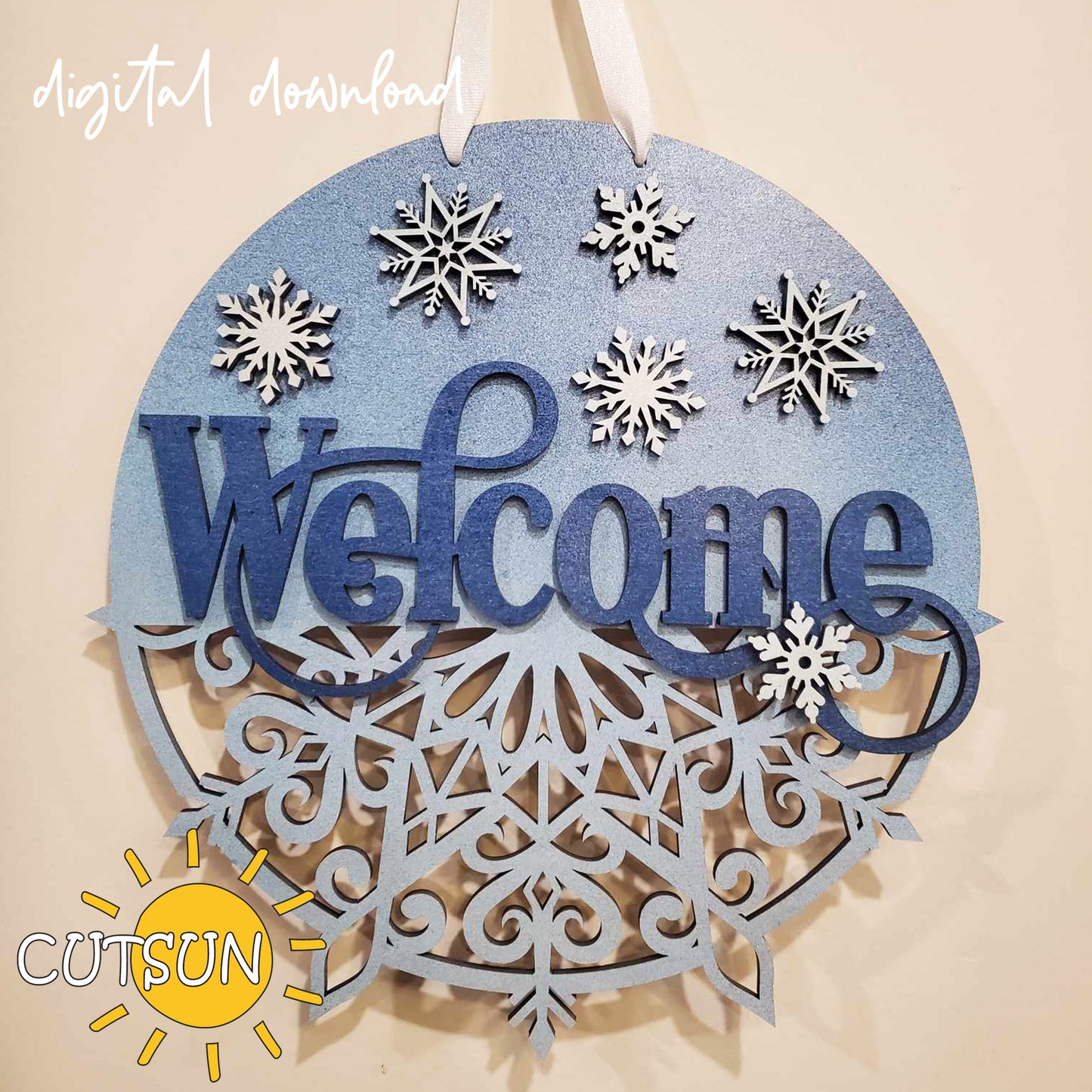Decorative sign with 'Welcome' and snowflakes on a beige background, featuring the brand 'CUTSUN'.