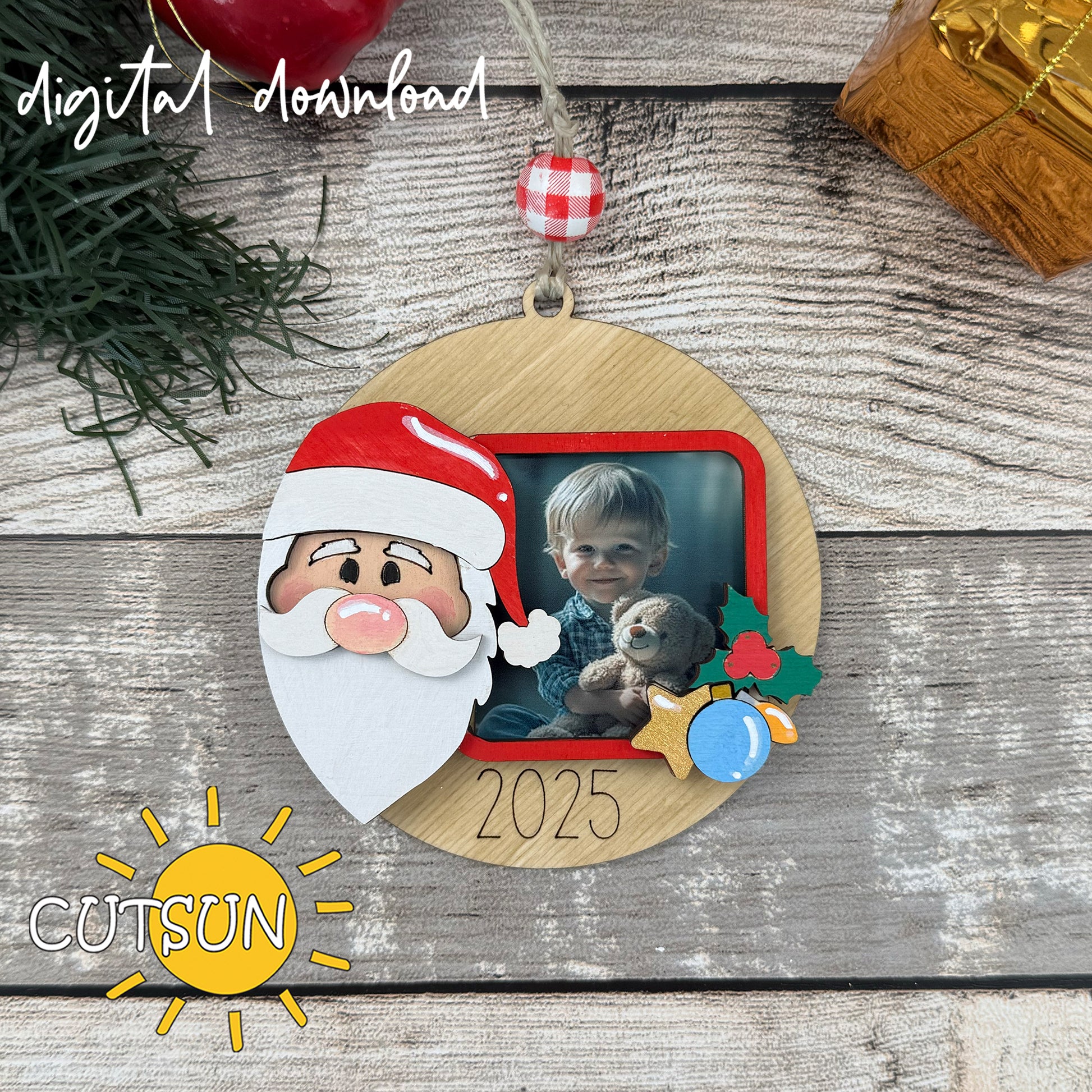 Laser cut Santa photo ornament with space for a 5 x 5 cm picture and “2025” engraving. Digital Christmas keepsake SVG for laser cutters.